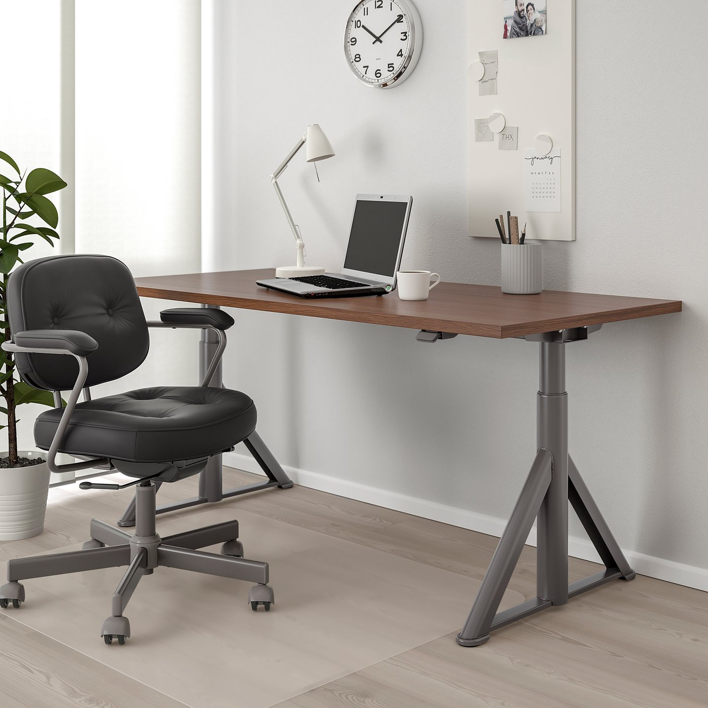 Best Standing Desks for Dual Monitors: Size, Capacity, and Stability